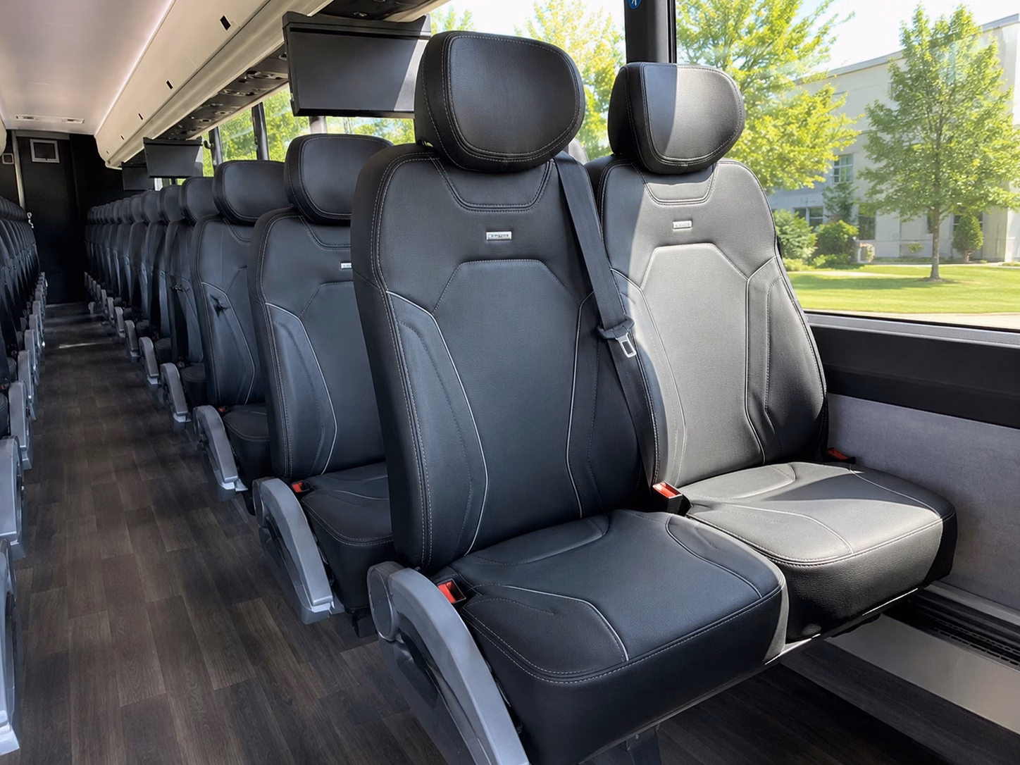 airport transfers and out of town guest shuttles for chattanooga weddings